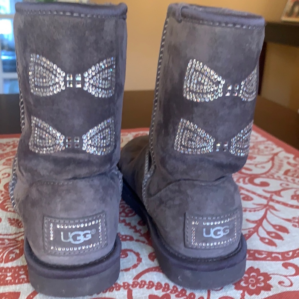 Women’s UGG classic short boot.
